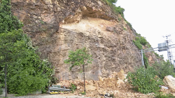 Hiện trường vụ sạt lở núi đá ở Bình Định khiến 3 người bị thương
