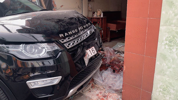 Xe ô tô Range Rover tông chết người đi bộ ở quận Bình Thạnh