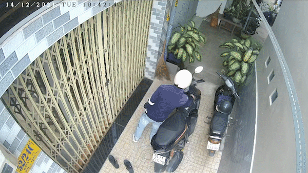 Hai thanh niên trộm xe máy bị chủ nhà truy đuổi 