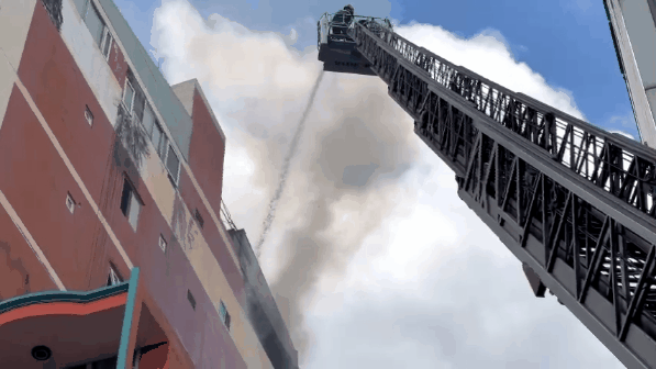 Giải cứu 3 người trong đám cháy ở khách sạn tại trung tâm quận 1