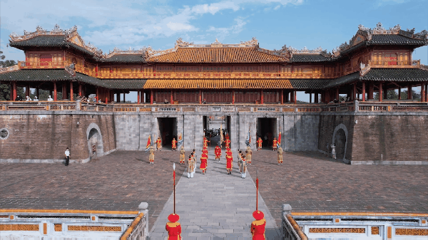 Tái hiện lễ đổi gác của triều Nguyễn để phục vụ du khách