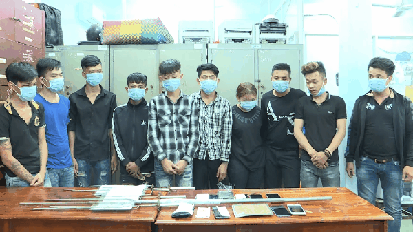 Bắt nhóm thanh niên cầm ba chĩa đâm người rồi cướp xe