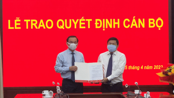 Bí thư Thành ủy TPHCM Nguyễn Văn Nên trao quyết định nhân sự mới Ủy ban Kiểm tra Thành ủy TPHCM và quận 6