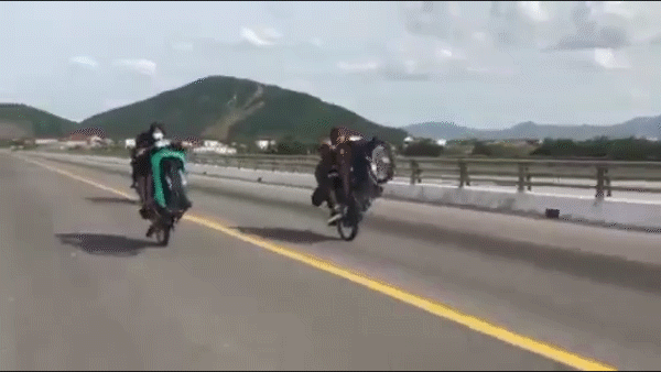 Xử lý nhóm thanh thiếu niên điều khiển xe mô tô bốc đầu tại Hà Tĩnh