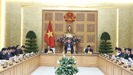 Prime Minister Nguyen Xuan Phuc is delivering his speech at the meeting. (Photo: VNA)