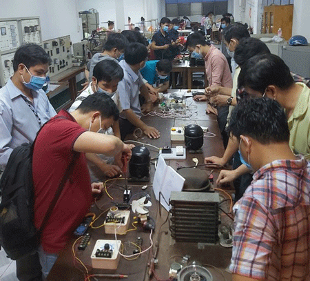 Students are learning at a vocational training school (Photo: SGGP)