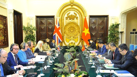 Vietnam, UK seek ways to deepen strategic partnership