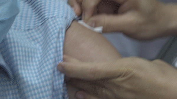 Lãnh đạo Bộ Y tế kiểm tra tình hình tiêm chủng vắc-xin và nhập cảnh ở TPHCM