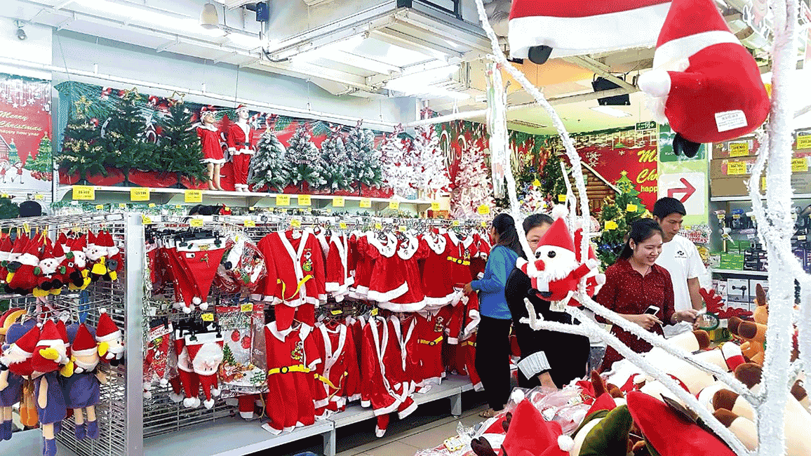 Thị trường hàng trang trí Giáng sinh vào mùa