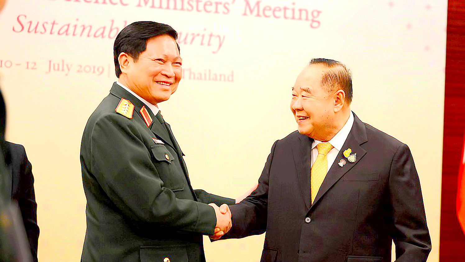 Bộ trưởng Bộ Quốc phòng Ngô Xuân Lịch hội đàm với người đồng cấp Thái Lan Prawit Wongsuwan tại Bangkok, Thái Lan hồi tháng 7-2019