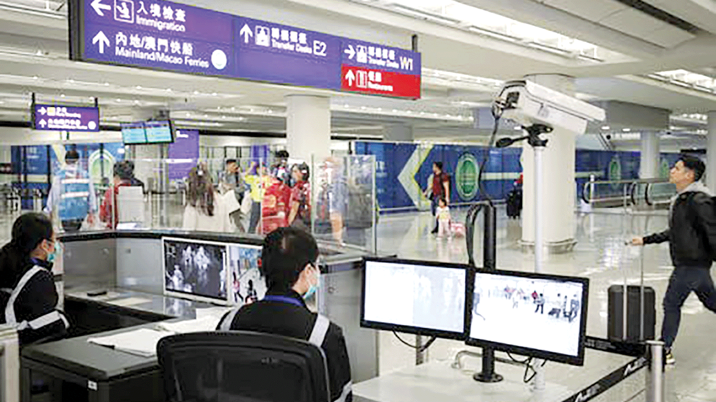 Khu vực giám sát thân nhiệt của hành khách tại sân bay quốc tế Hồng Công 