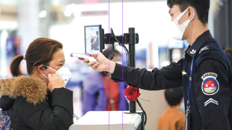 Kiểm tra thân nhiệt hành khách tại sân bay quốc tế  Giang Bắc Trùng Khánh, Trung Quốc 