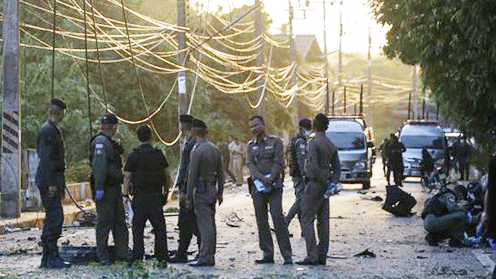 Cảnh sát được triển khai tới hiện trường vụ nổ bom ở Saba Yoi, tỉnh Songkhla, Thái Lan, ngày 24-2. Ảnh: AFP/TTXVN