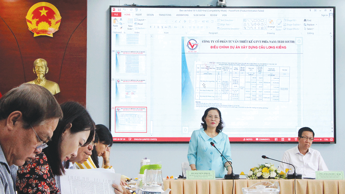 Chairwoman of HCMC People’s Council Nguyen Thi Le led a delegation to work on Long Kieng Bridge project in Nha Be District on May 21 (Photo: SGGP)