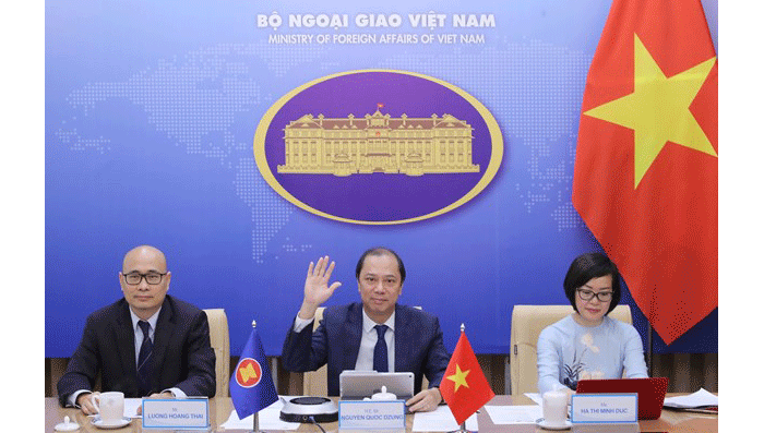  Deputy Foreign Minister and head of SOM ASEAN Vietnam Nguyen Quoc Dung (centre) at the event (Photo: VNA)