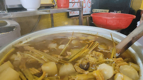 Young couple offers vegetarian meals for the poor at charitable prices