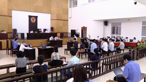 Defendants in Nhat Cuong Company smuggling case questioned in court