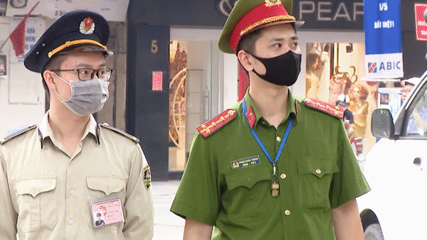 Hanoi Police impose total fine of US$130,073 on people without masks