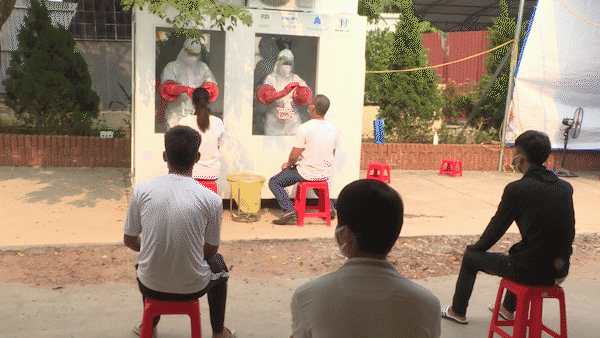 Mobile Covid testing booths in Bac Giang proven safe, convenient