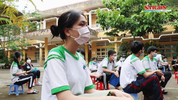 School students receive first Covid-19 shots in HCMC