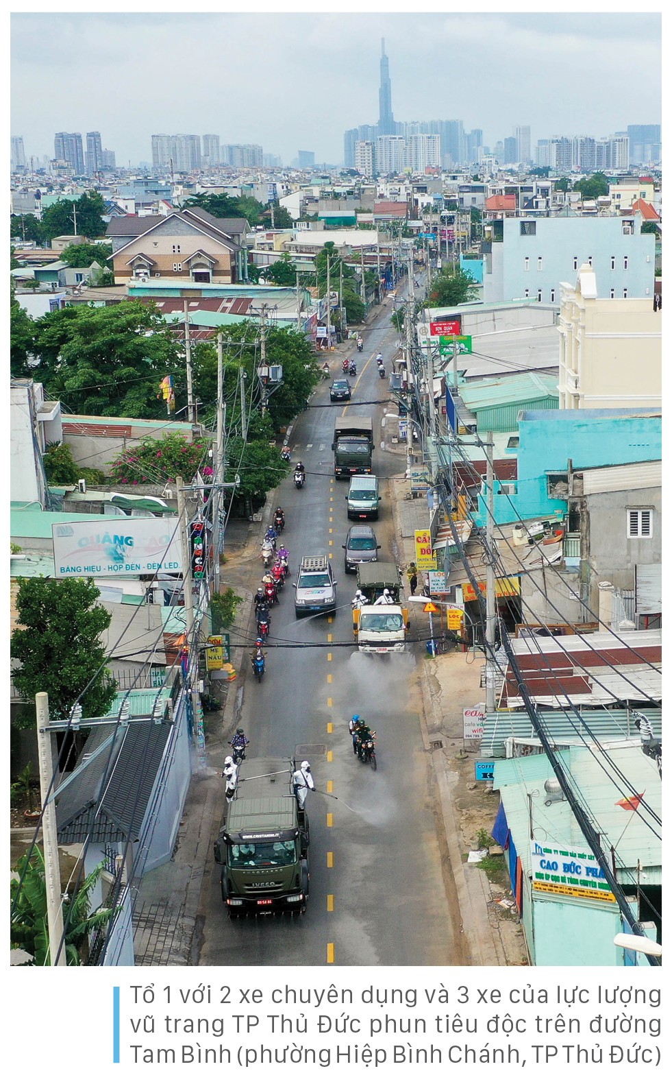 Lực lượng vũ trang ra quân phun khử khuẩn toàn thành phố ảnh 17