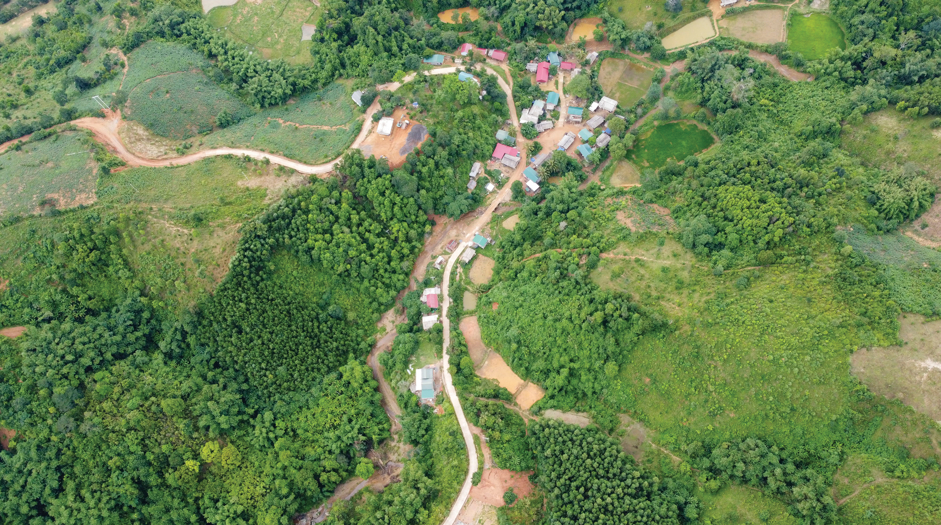 Trên đại công trường điện gió ở huyện miền núi Quảng Trị ảnh 19