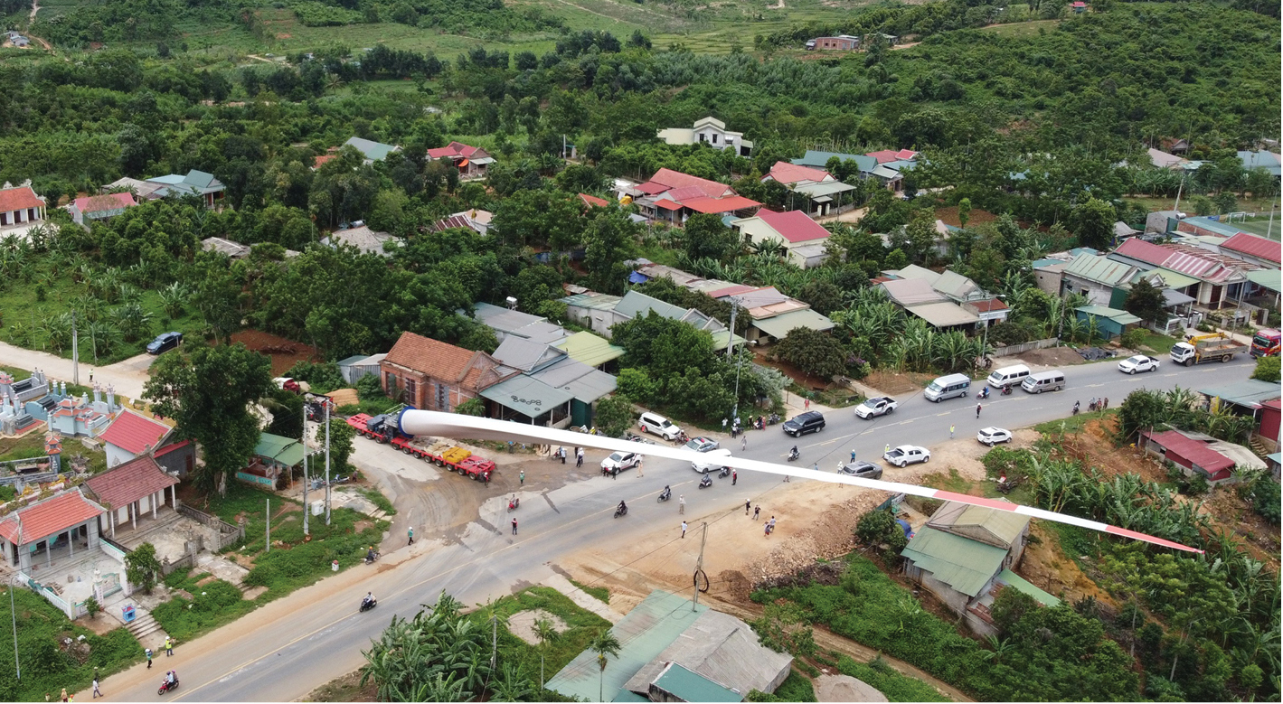 Trên đại công trường điện gió ở huyện miền núi Quảng Trị ảnh 4