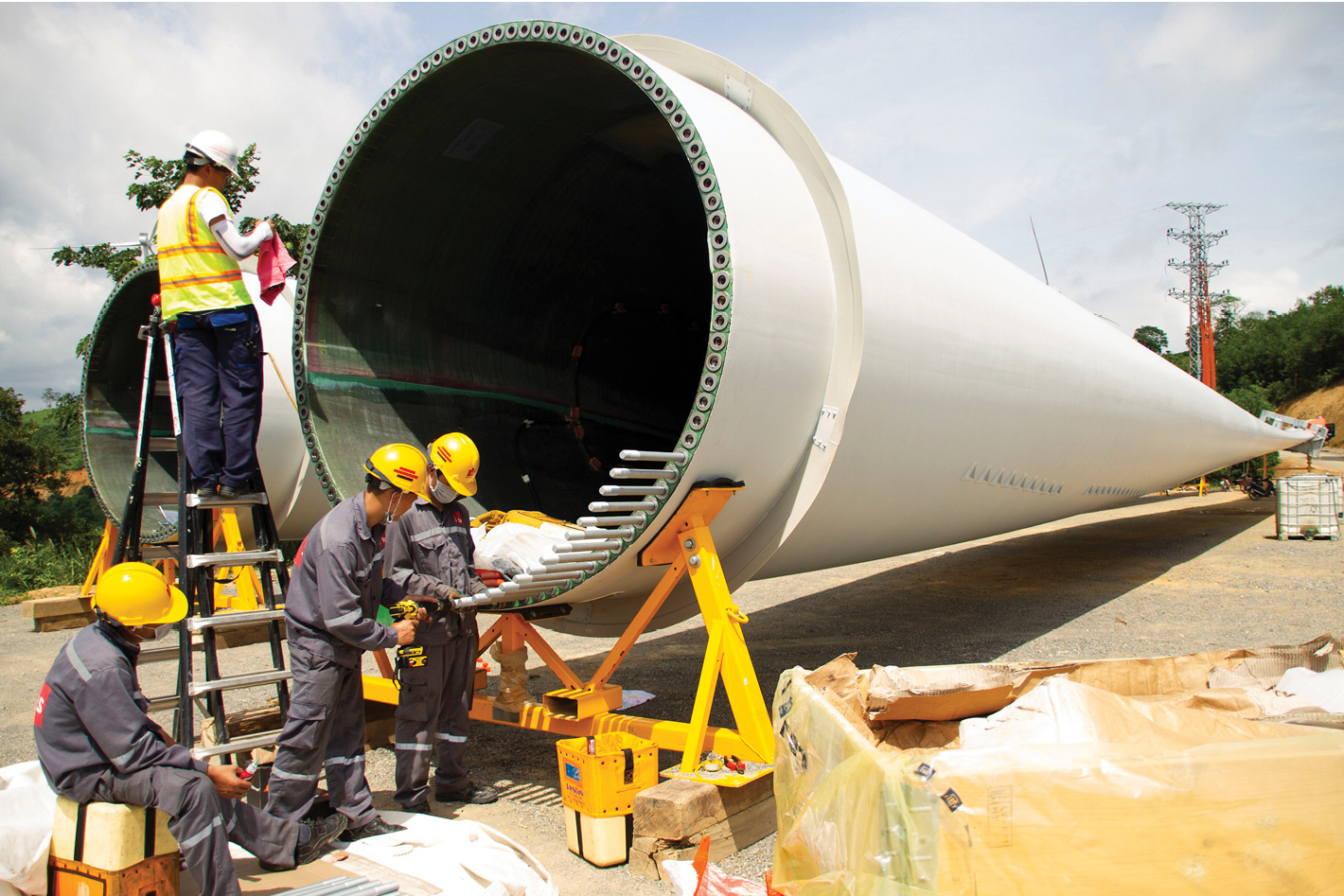 Trên đại công trường điện gió ở huyện miền núi Quảng Trị ảnh 8