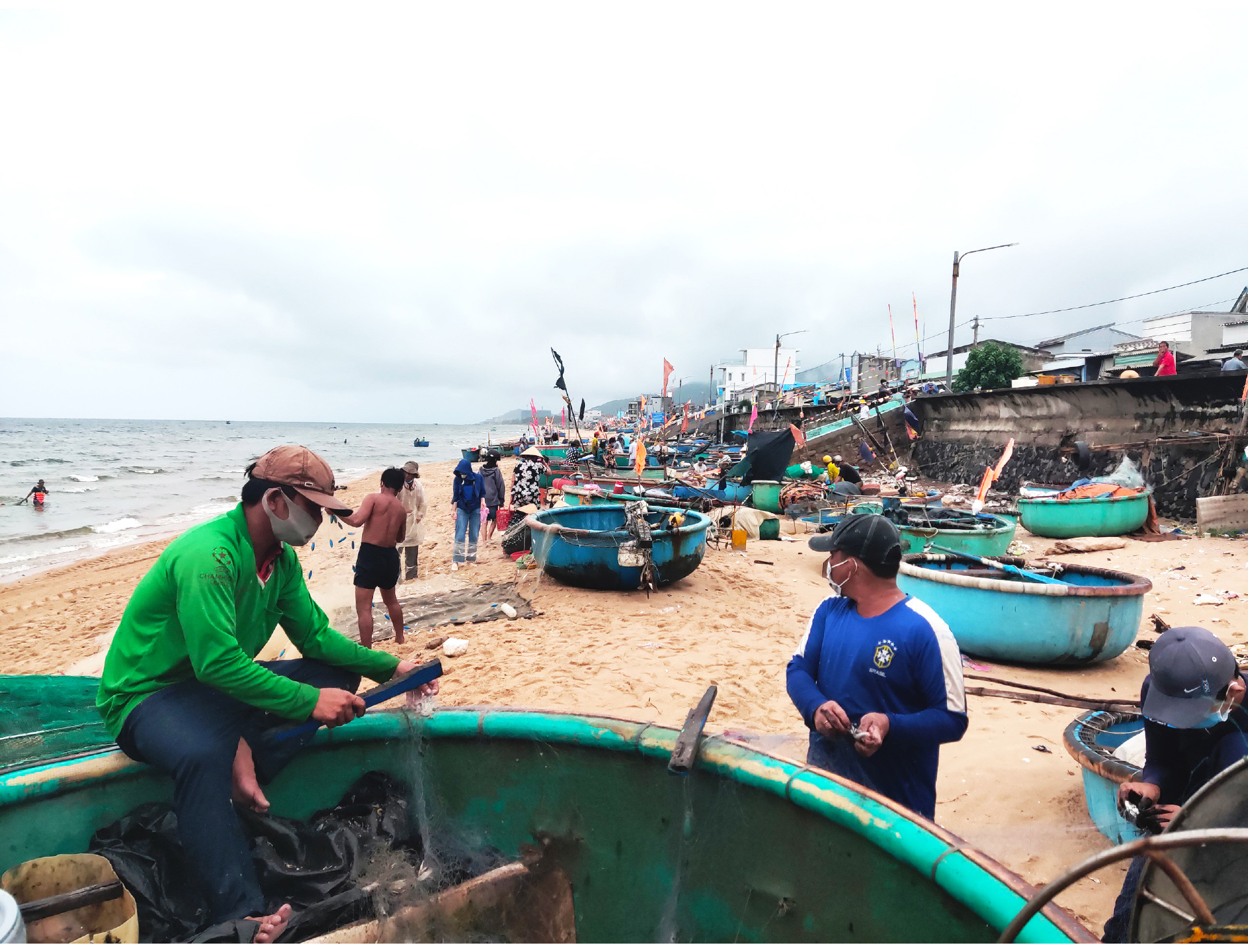 Hối hả vươn khơi ngày mở cửa biển sau giãn cách ảnh 22