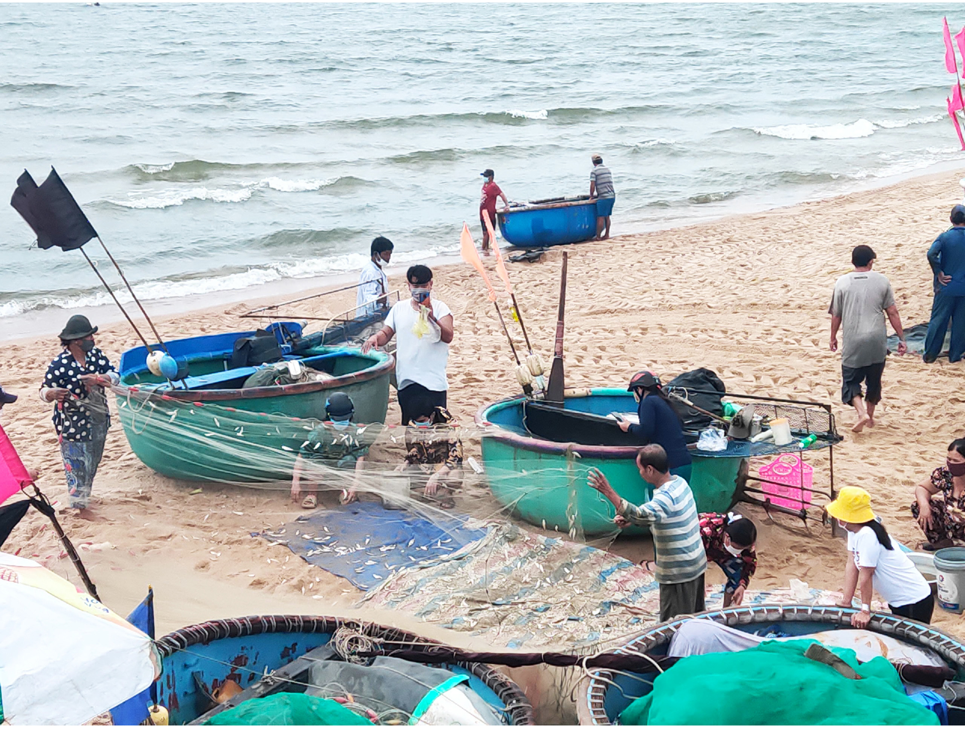 Hối hả vươn khơi ngày mở cửa biển sau giãn cách ảnh 5