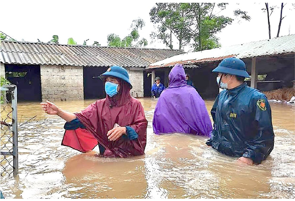 Tập trung hỗ trợ người dân miền Trung khắc phục hậu quả mưa lũ ảnh 36
