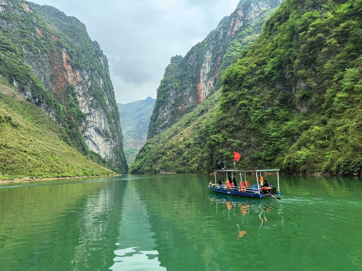 Sông Nho Quế, hiền hòa nhưng hùng vĩ | Báo Sài Gòn Đầu Tư Tài Chính