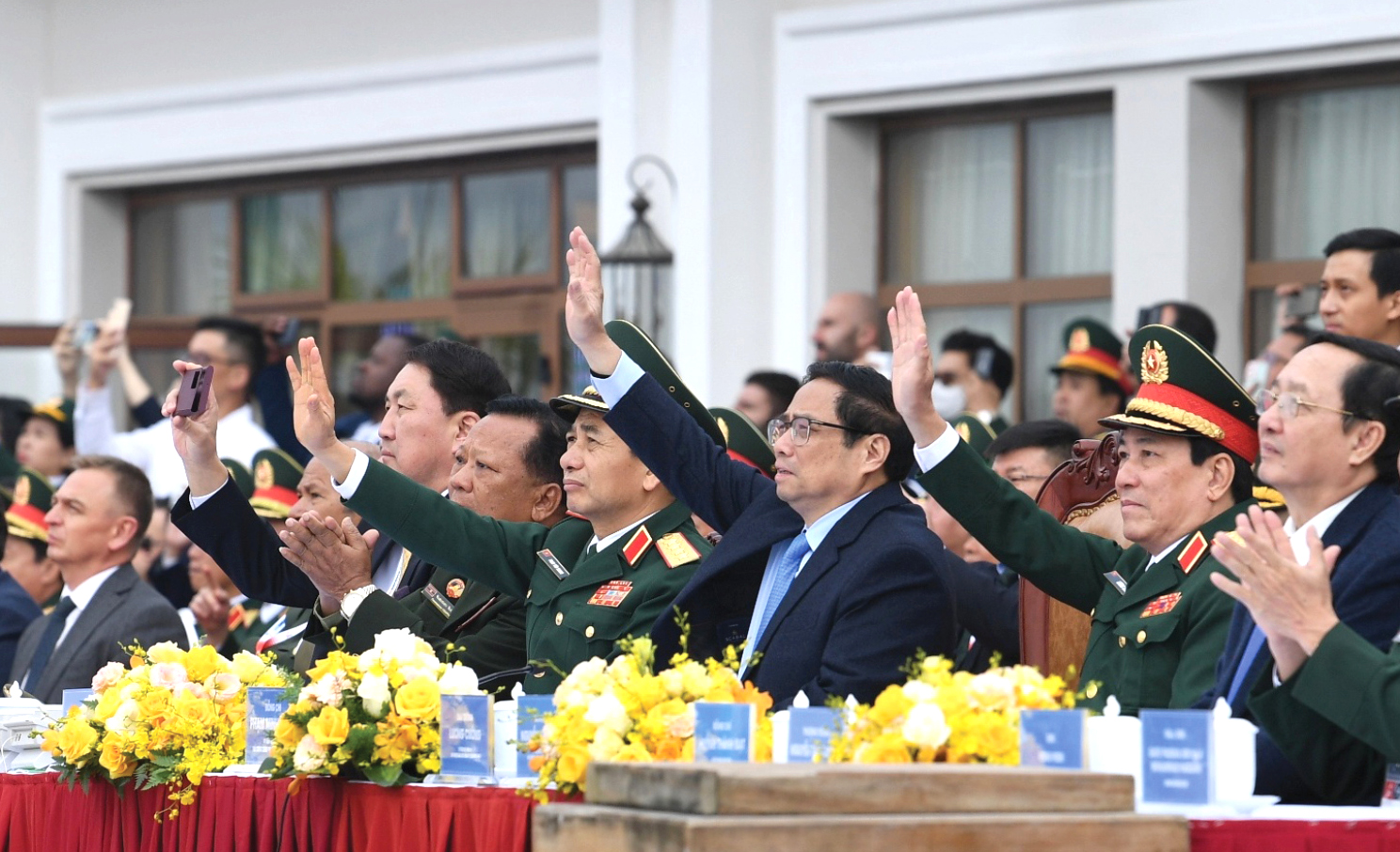 Không quân và đặc công biểu diễn tại lễ khai mạc Triển lãm Quốc phòng quốc tế Việt Nam 2022 ảnh 4