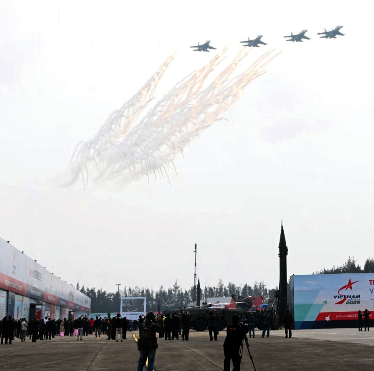 Không quân và đặc công biểu diễn tại lễ khai mạc Triển lãm Quốc phòng quốc tế Việt Nam 2022 ảnh 11