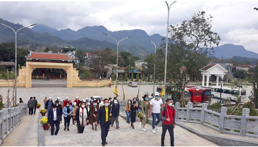 Du khách ngất ngây với cảnh sắc đầu xuân ở miền cao nguyên đá Hà Giang ảnh 13