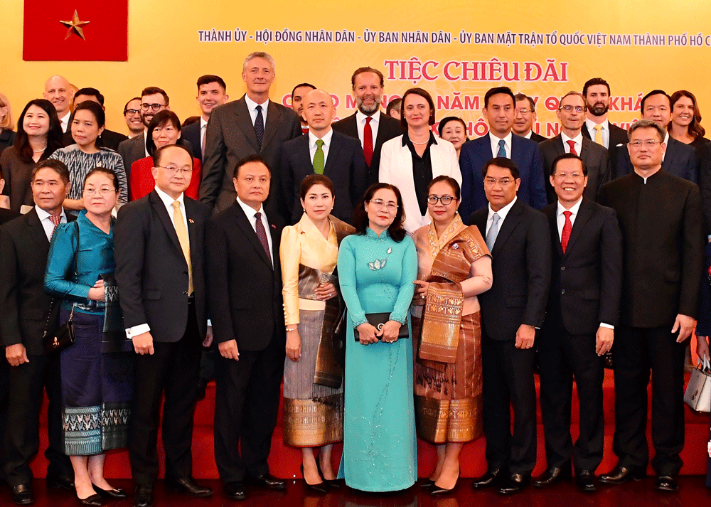 TPHCM cam kết tiếp tục giữ ổn định, tạo môi trường đầu tư thông thoáng ảnh 1