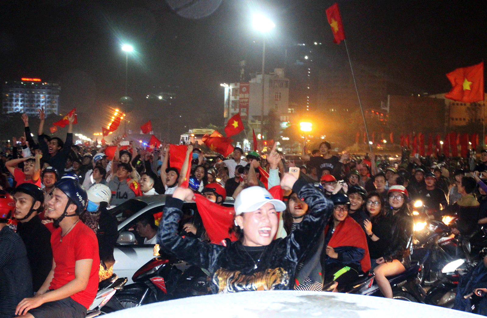 Cả nước vỡ òa trước kỳ tích của U23 Việt Nam ảnh 52