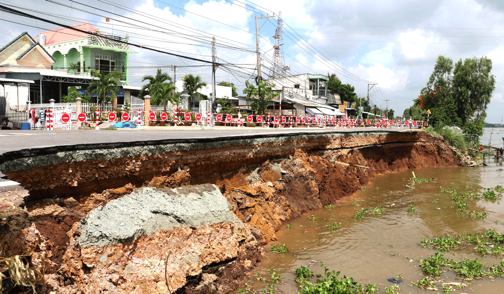 ĐBSCL sụp lún, sạt lở khắp nơi ảnh 1