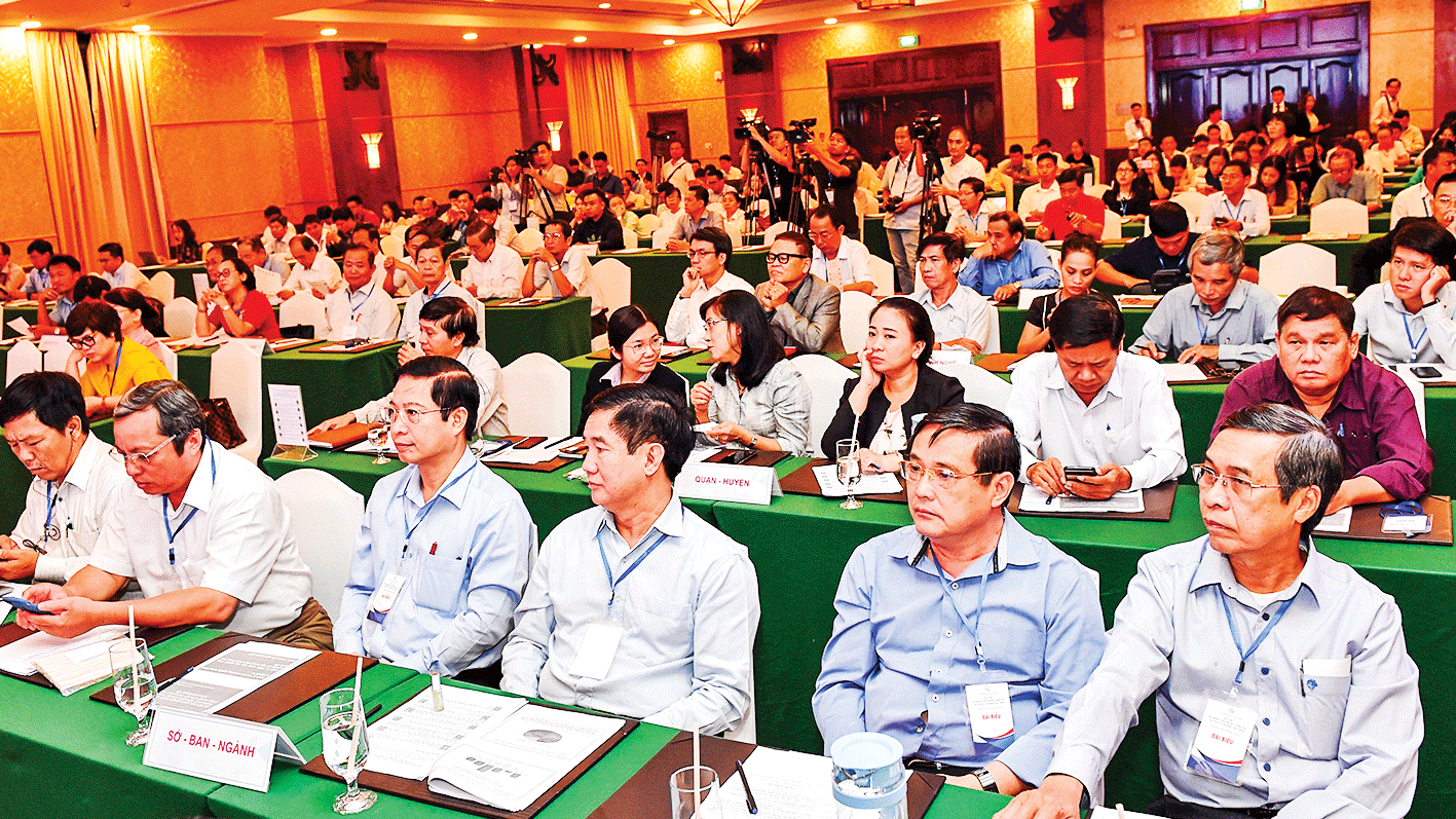 HCMC needs to adjust major industries: experts ảnh 1