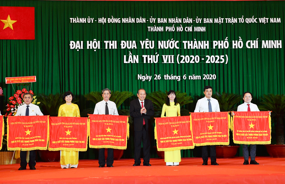 Chủ tịch UBND TPHCM Nguyễn Thành Phong: TPHCM ra sức phấn đấu vì cả nước, cùng cả nước ảnh 4