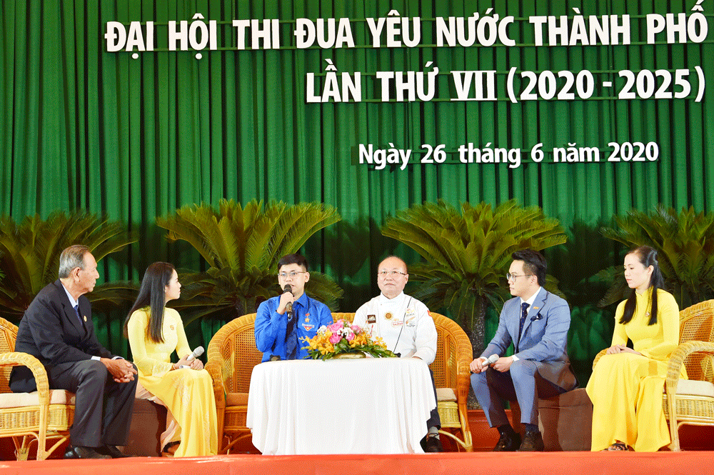 Chủ tịch UBND TPHCM Nguyễn Thành Phong: TPHCM ra sức phấn đấu vì cả nước, cùng cả nước ảnh 9