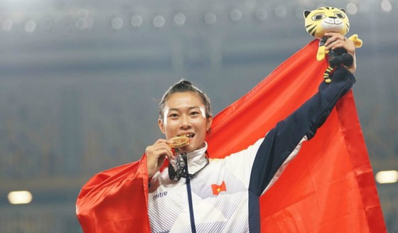 NÓNG: 2 tỷ đồng mỗi năm cho Lê Tú Chinh sang Mỹ luyện nghề ảnh 1