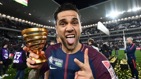 Chuyện của sao ngày 3-4: Rooney nịnh vợ, Ronaldo bị bạn gái gieo sầu ảnh 4