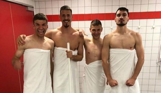 Chuyện của sao ngày 19-4: Ronaldo tuyên bố yêu đất nước của… Messi ảnh 2