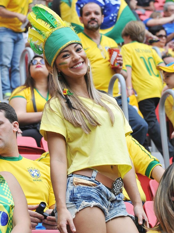 Người đẹp trên khán đài World Cup ảnh 2