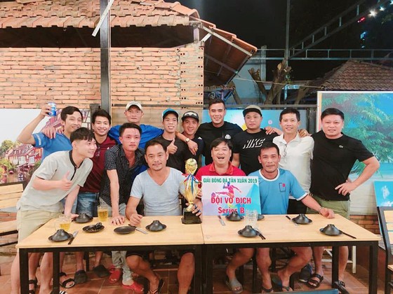 Từ "siêu phủi" tới ông bầu, Tuấn "nhóc" đưa FC Hồ câu Thủy Ngư vô địch giải Tân Xuân quận 9 ảnh 2