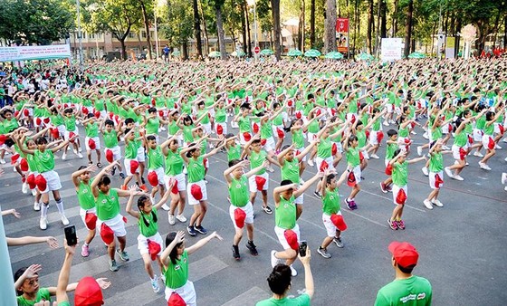 TPHCM tổ chức Ngày chạy Olympic "Vì sức khoẻ toàn dân": Hơn 20.000 người tham dự ảnh 2