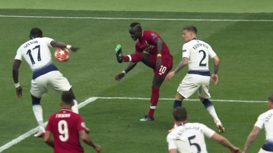 Quả phạt đền sớm khiến Tottenham run rẩy ảnh 1