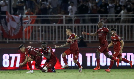Những hình ảnh từ trận “đại chiến” vòng 18 V-League 2019 ảnh 7