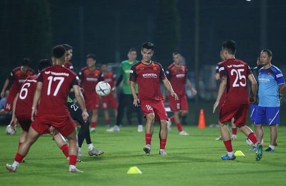 Ông Park vẫn chờ Trọng Hoàng và Văn Hậu ảnh 4